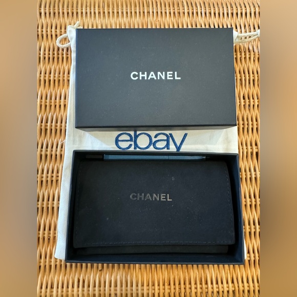 Chanel Iridescent Purple Passport Cover - Picture 14 of 15